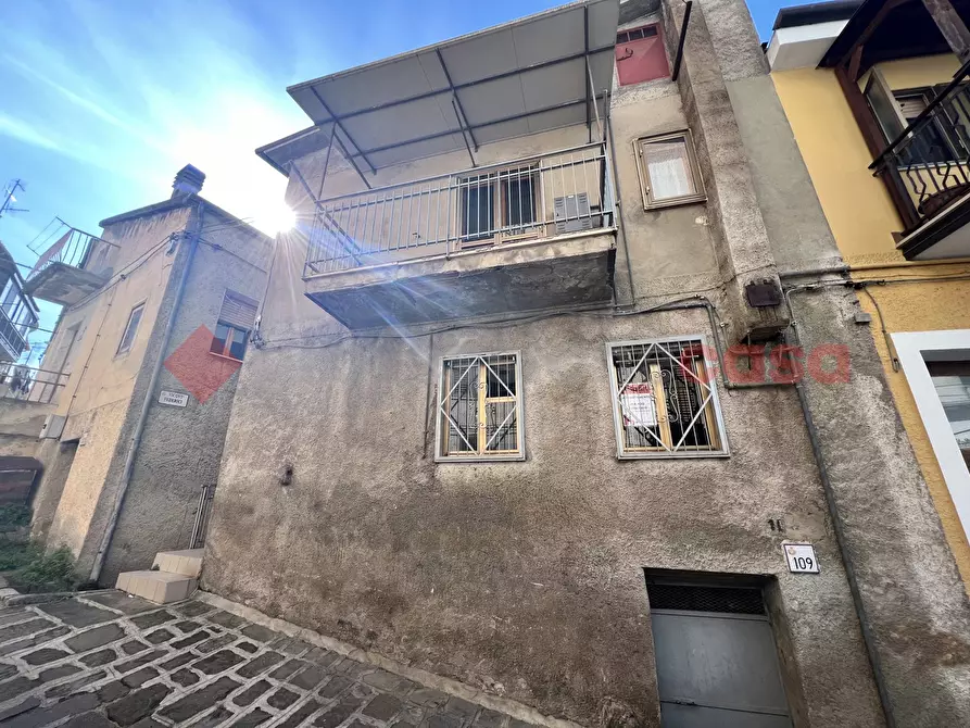 Immagine 1 di Appartamento in vendita  in Via APPARTAMENTO IN VICO SESTO FEDERICI, 2 a Tito