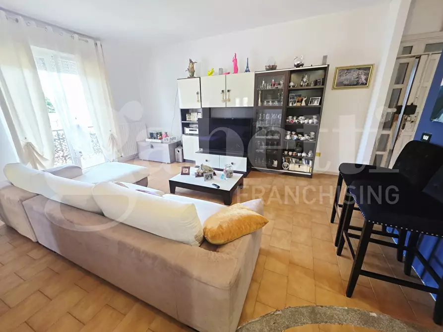 Immagine 1 di Appartamento in vendita  in Via Francesco Petrarca, 5 a Torgiano
