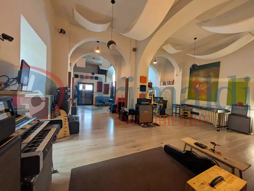 Immagine 21 di Magazzino in vendita  in Via del Testaio a Livorno