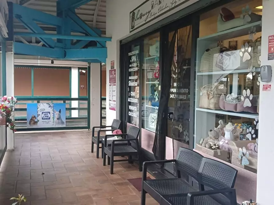 Immagine 12 di Negozio in vendita  in Via Eschilo, 72 a Roma