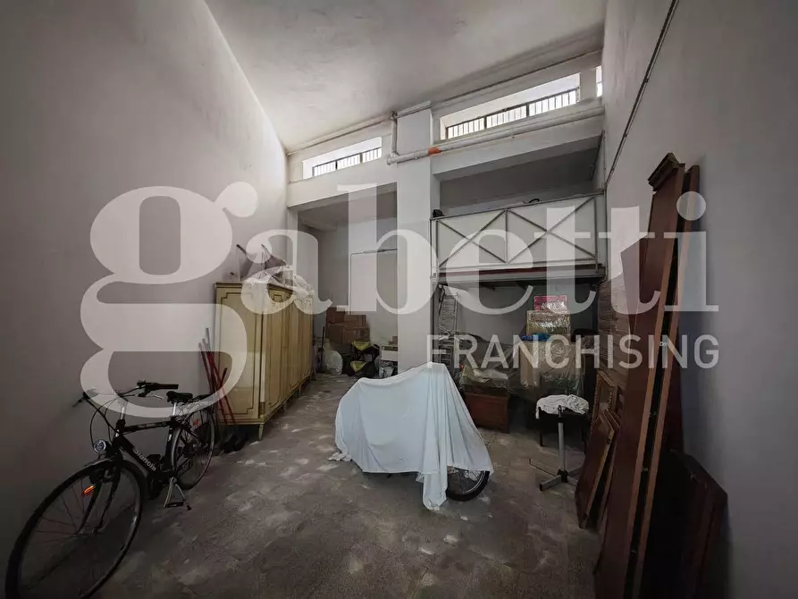 Immagine 6 di Magazzino in vendita  in Via Gramsci a Trani