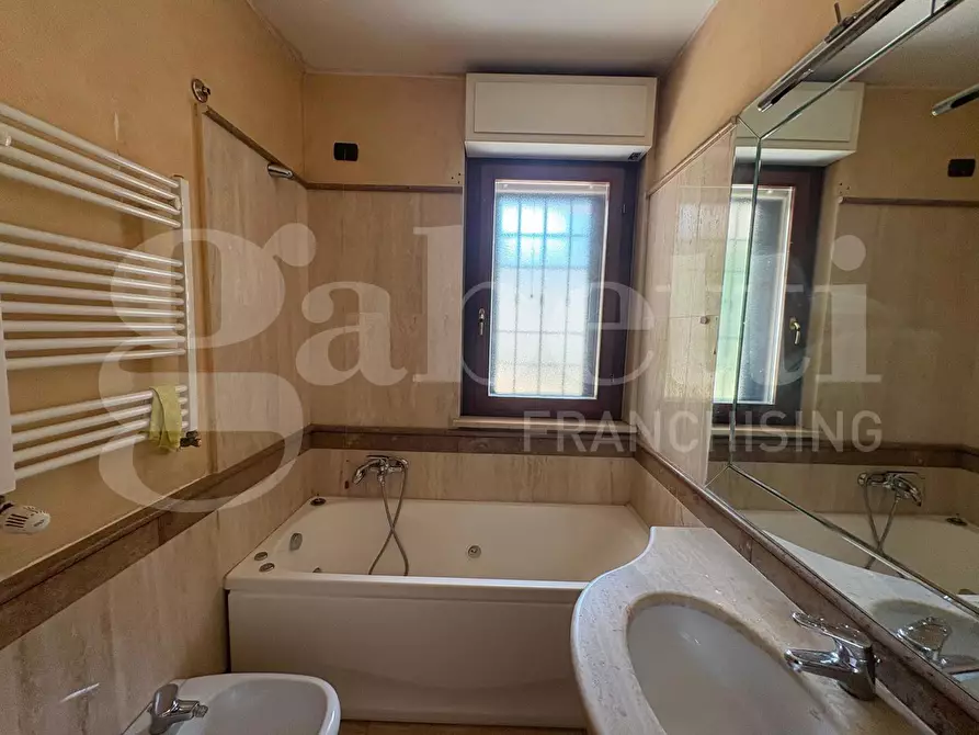 Immagine 18 di Appartamento in vendita  in Via Siligo, 10 a Roma