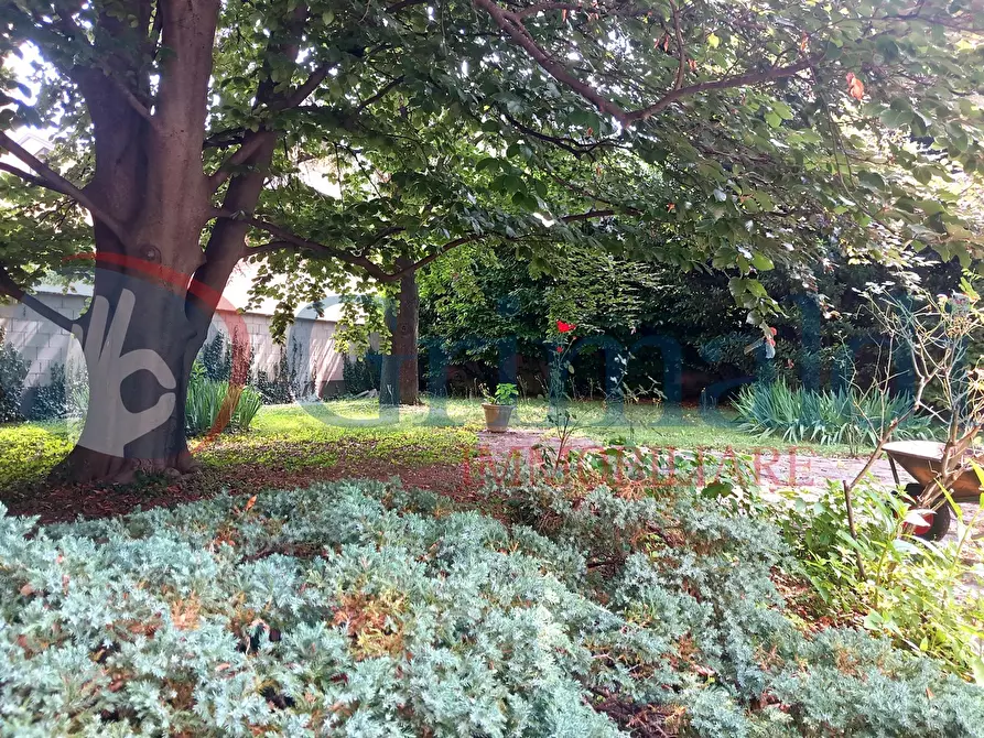 Immagine 12 di Villa in vendita  in Via Dante Alighieri, 15 a Limbiate