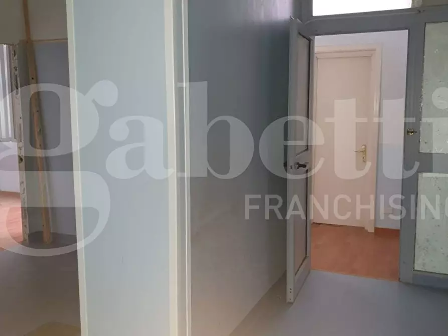 Immagine 12 di Ufficio in vendita  in Via dei Mille, 19 a Torre Annunziata