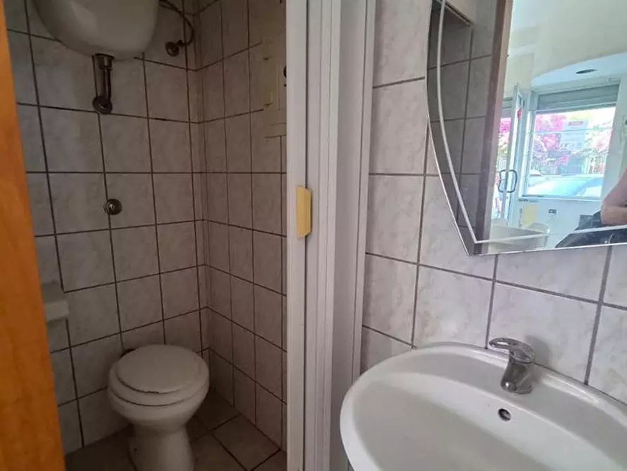 Immagine 11 di Negozio in vendita  in Via XXIV Maggio, 40 a Torre Annunziata