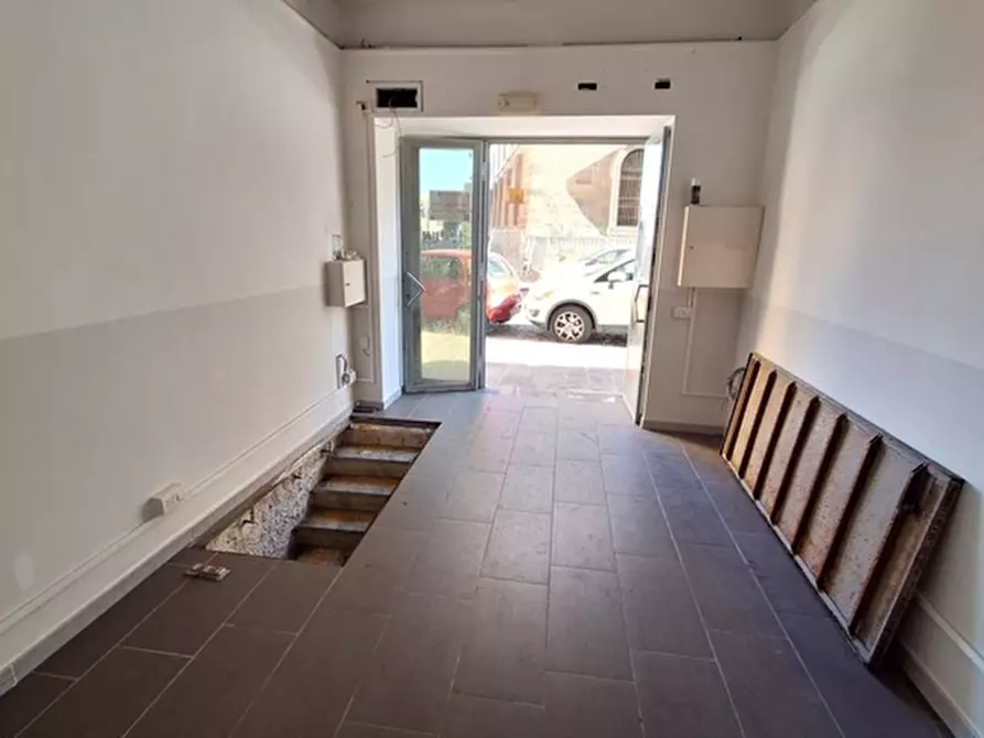 Immagine 6 di Negozio in affitto  in Via Concezio Muzii a Napoli