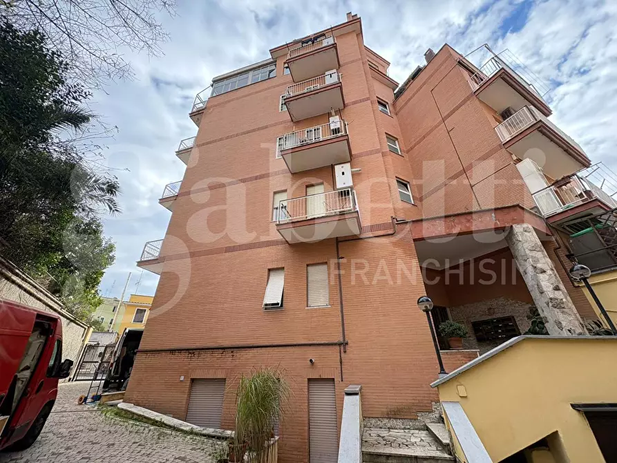 Immagine 1 di Appartamento in vendita  in Via della Pisana a Roma
