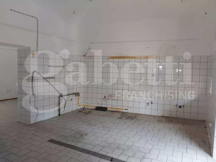 Immagine 8 di Negozio in affitto  in Via Lungomare Giovanni Caboto, 10 a Gaeta