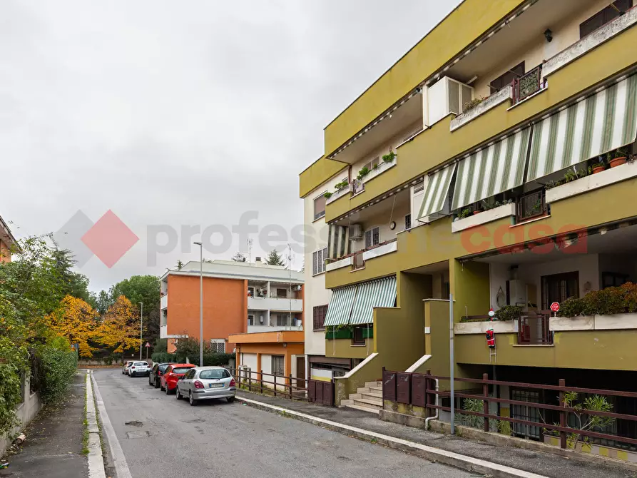Immagine 2 di Appartamento in vendita  in Via Padre Elia Carosi a Roma