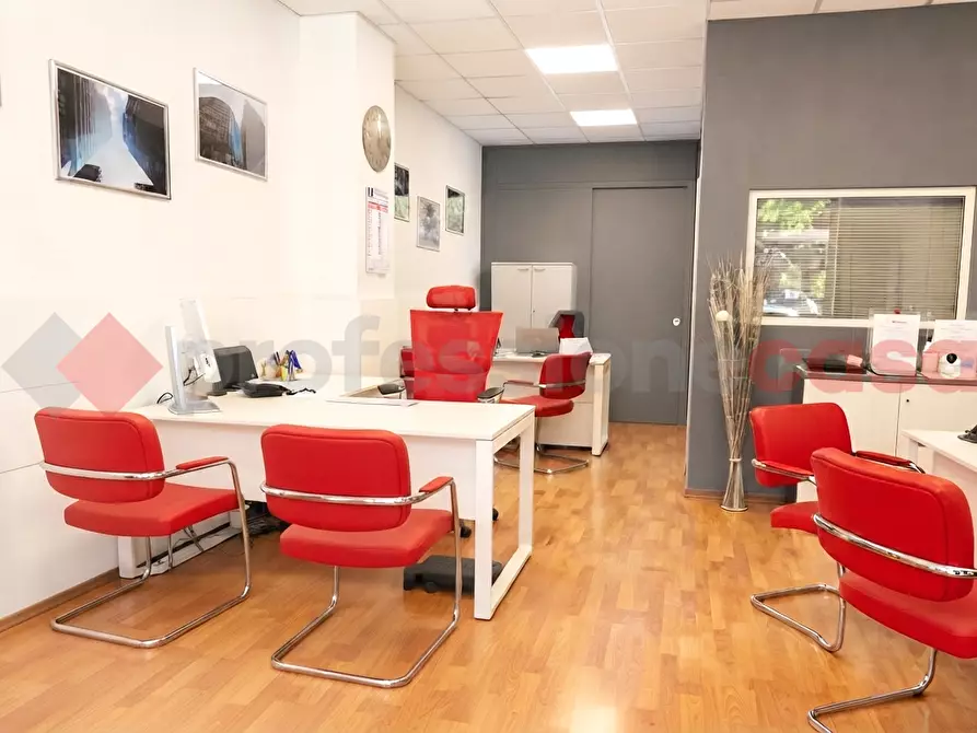 Immagine 9 di Magazzino in vendita  in Via GIUSSO, 13E a Bari