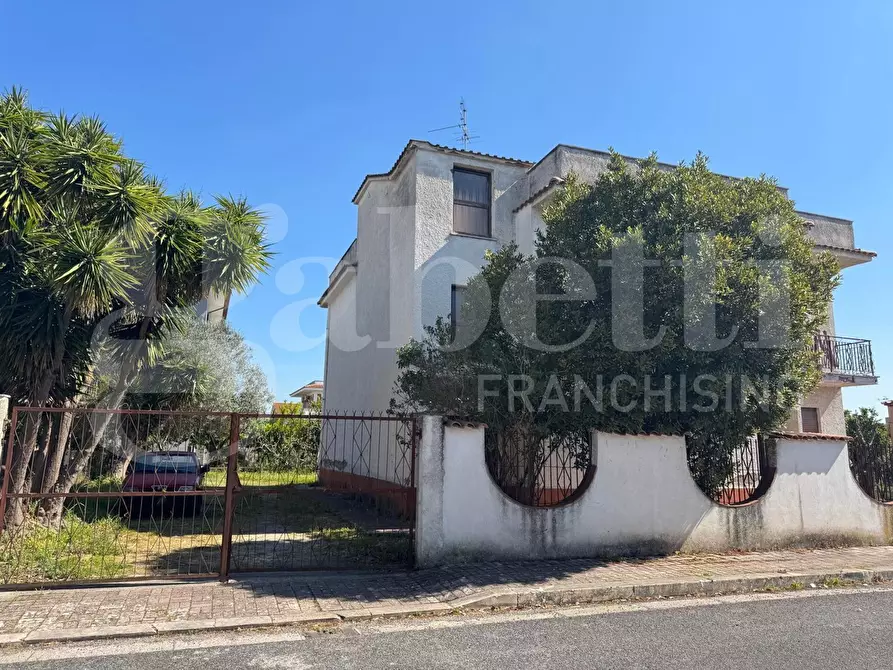 Immagine 2 di Villa in vendita  in Via Apollo, 19 a Latina