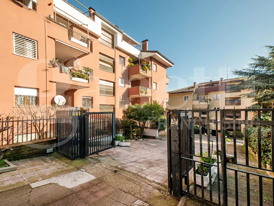 Immagine 4 di Appartamento in vendita  in Via Michelangelo Peroglio, 27 a Roma