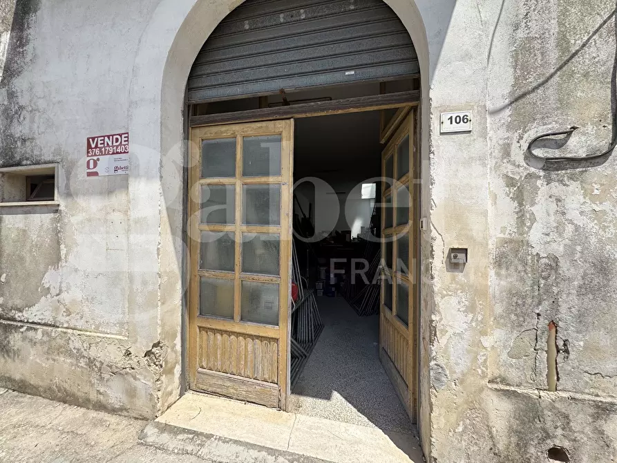Immagine 2 di Box auto in vendita  in Via Giacomo Matteotti, 106 a Aradeo