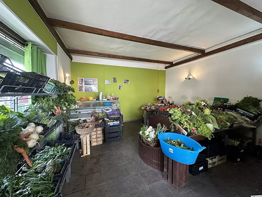 Immagine 3 di Negozio in affitto  in Via Roma, 00 a Manziana