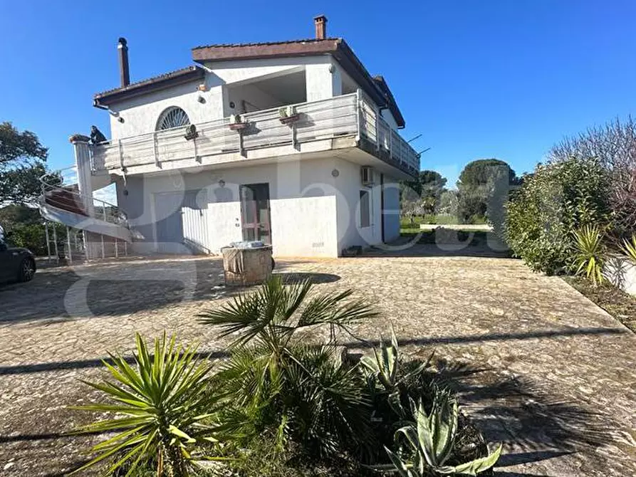 Immagine 1 di Villa in vendita  in Contrada Le Camere, sn a Ostuni