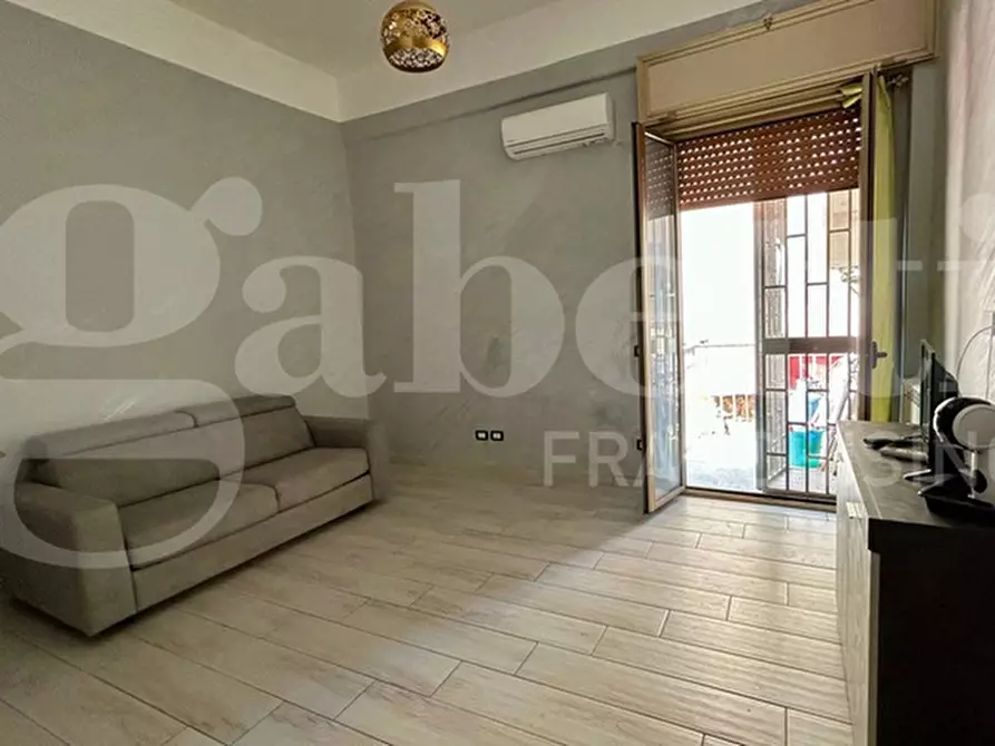 Immagine 3 di Appartamento in vendita  in Via Felice Cavallotti a Napoli