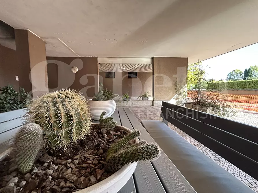 Immagine 6 di Appartamento in vendita  in Via di Decima, 256 a Roma