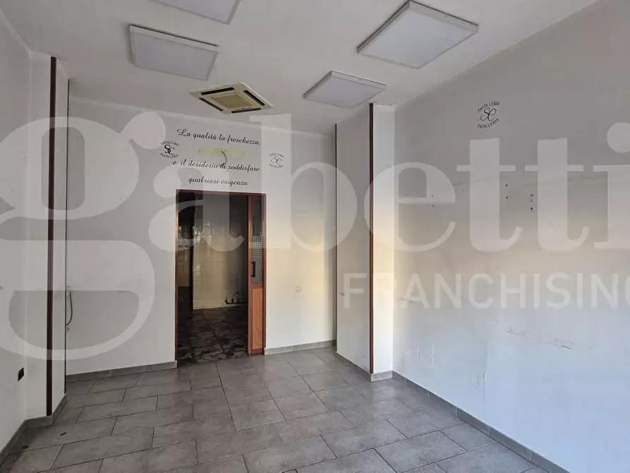 Immagine 4 di Negozio in affitto  in Via dei Mille, 8 a Torre Annunziata