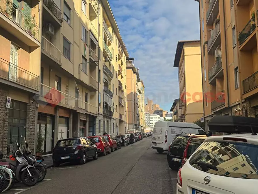 Immagine 3 di Negozio in vendita  in Via ULIVELLI a Firenze
