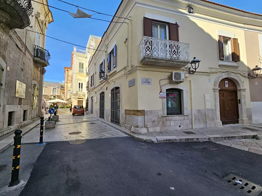 Immagine 1 di Negozio in affitto  in Piazza Municipio, 17 a San Severo