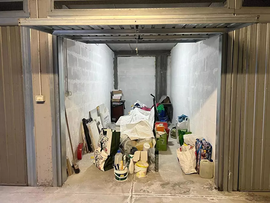 Immagine 5 di Box auto in vendita  in Via Costantino Beschi, 87 a Roma