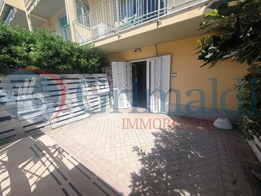 Immagine 3 di Appartamento in vendita  in Viale A. VESPUCCI, 12 a Massa