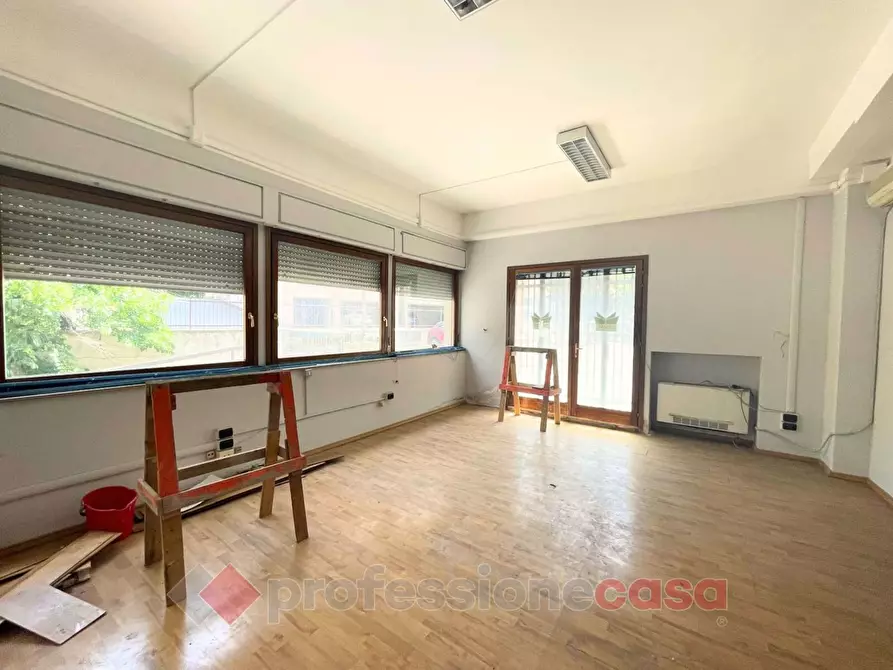 Immagine 4 di Negozio in vendita  in Via Mario Angeloni a Perugia