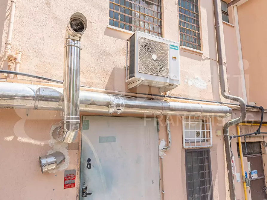 Immagine 37 di Laboratorio in vendita  in Via Busalla, 9 a Roma