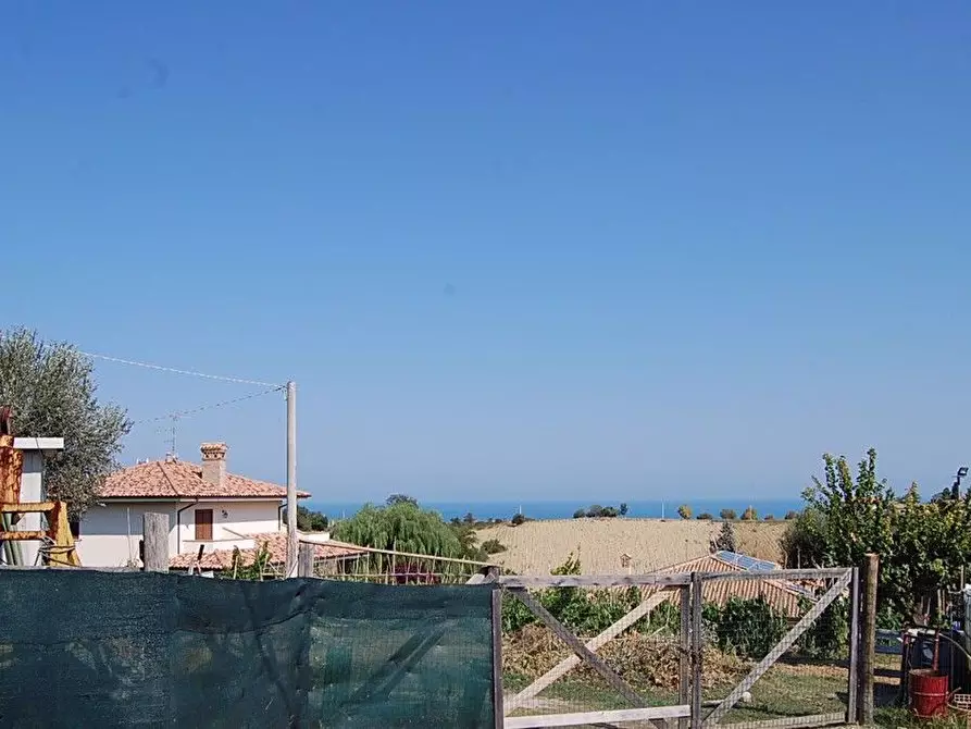 Immagine 1 di Terreno agricolo in vendita  in Strada Provinciale 19 a Roseto Degli Abruzzi