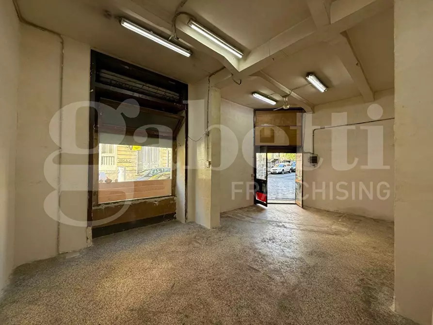 Immagine 17 di Negozio in vendita  in Via Caronda, 110 a Catania