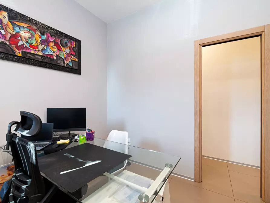 Immagine 22 di Negozio in vendita  in Via Giovanni Gastaldi, 40 a Roma