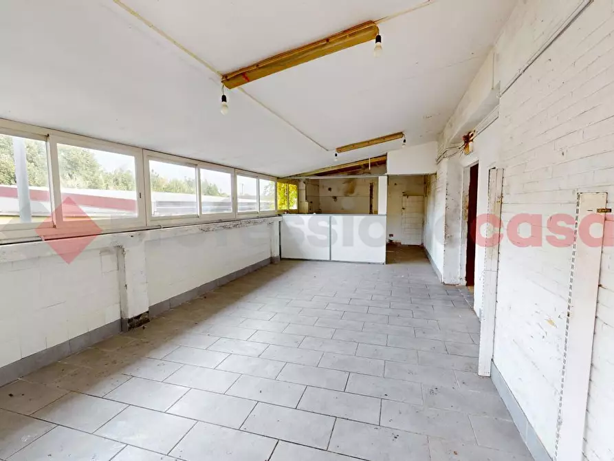 Immagine 1 di Negozio in vendita  in Via della Casetta Mattei a Roma