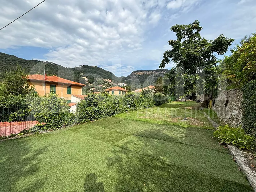 Immagine 1 di Appartamento in vendita  in Via Calvisio a Finale Ligure