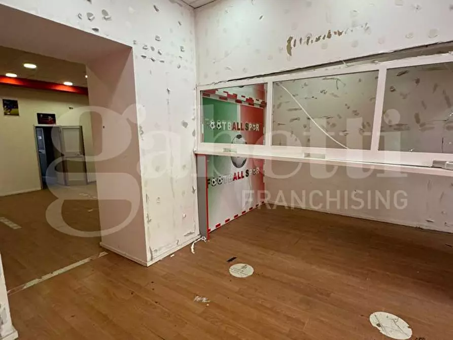 Immagine 4 di Negozio in affitto  in Corso Umberto I, 182 a Torre Annunziata