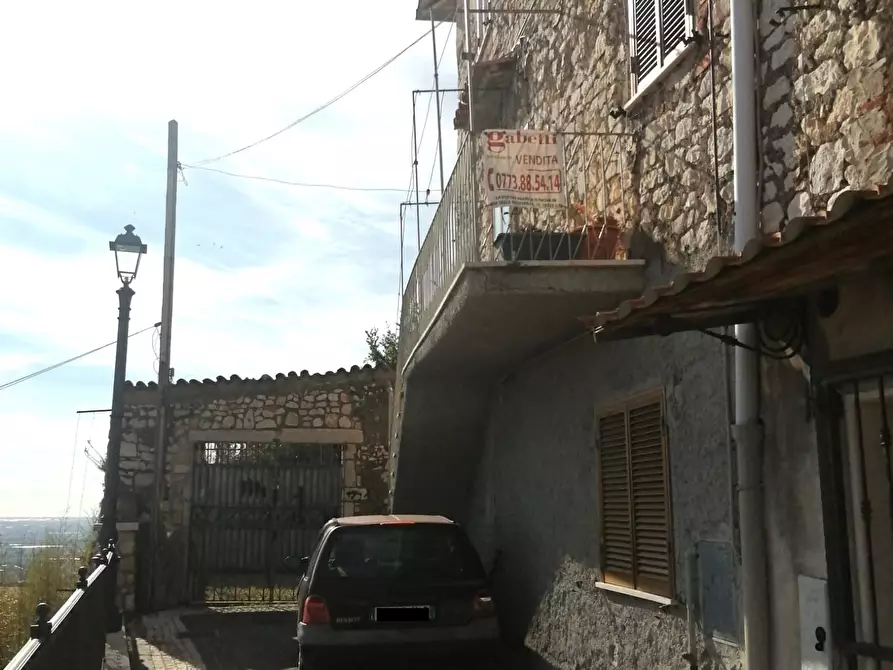 Immagine 2 di Palazzo in vendita  in Via Del Guglietto, 11-13 a Sezze