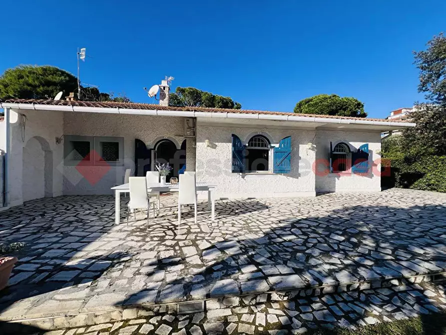 Immagine 4 di Villa in vendita  in Via TERRACINA, 50 a San Felice Circeo