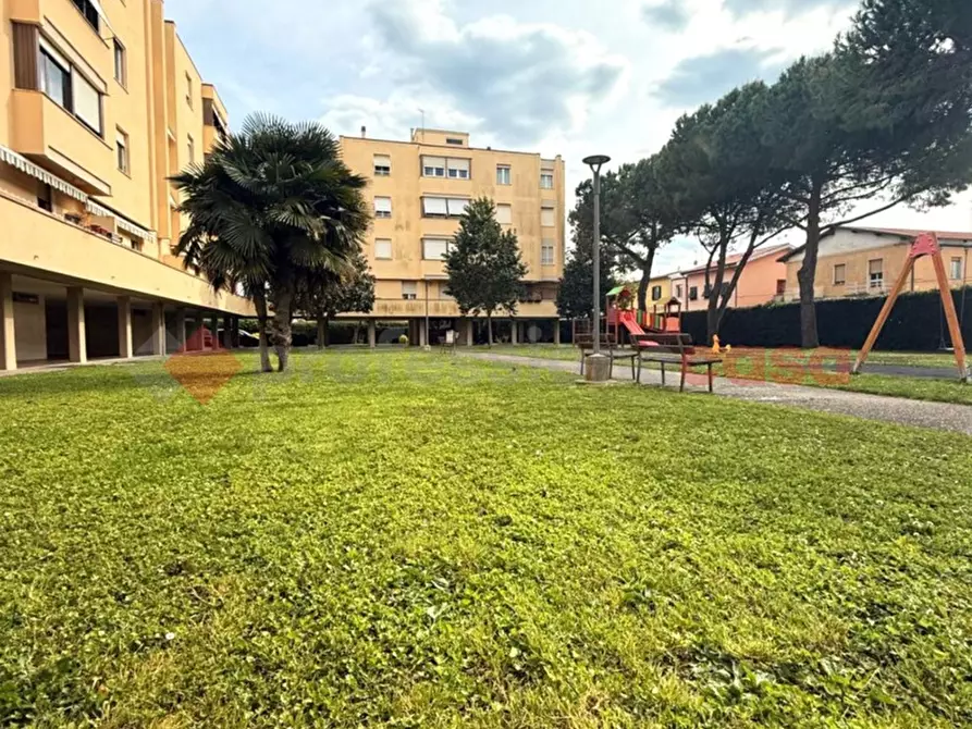 Immagine 2 di Appartamento in vendita  in Via delle cave a Livorno