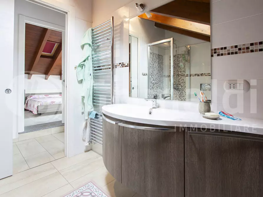 Immagine 36 di Albergo/B&B/Residence in vendita  in Via Besozzo, 12 a Mercallo