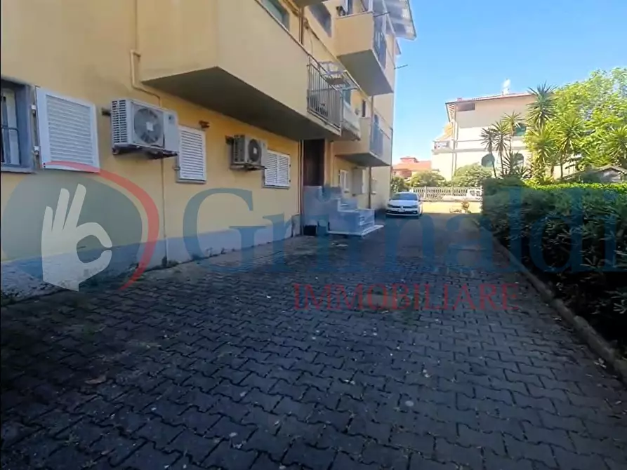 Immagine 22 di Appartamento in vendita  in Viale A. VESPUCCI, 12 a Massa