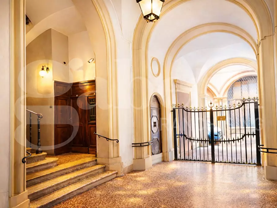 Immagine 3 di Appartamento in vendita  in Via Farini, 24 a Bologna