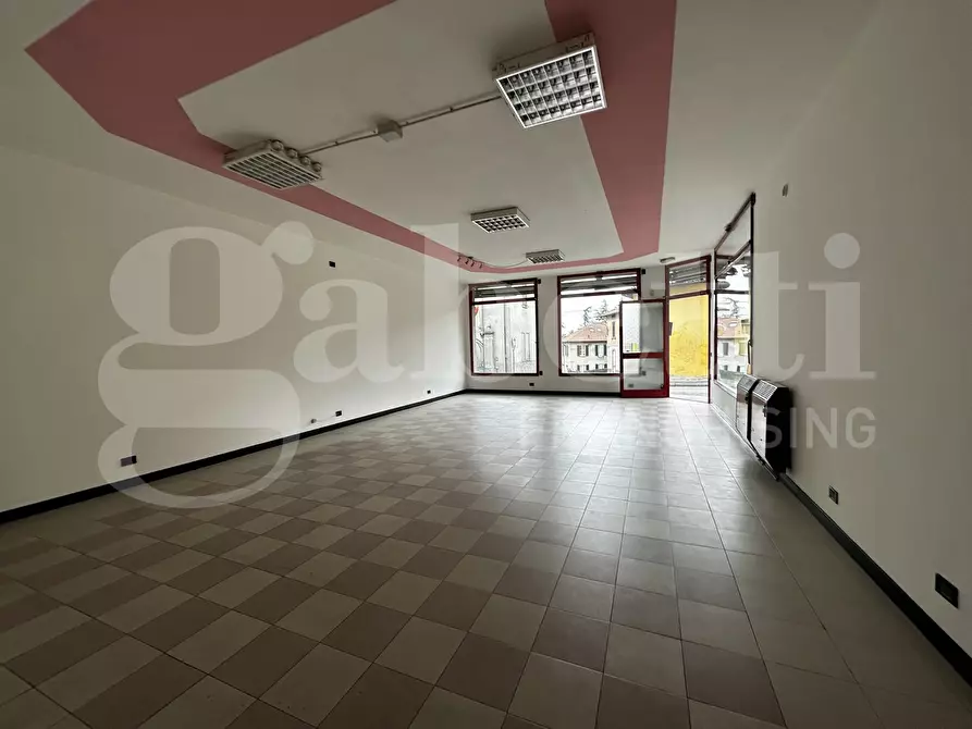 Immagine 6 di Negozio in affitto  in Via Marconi, snc a Erba