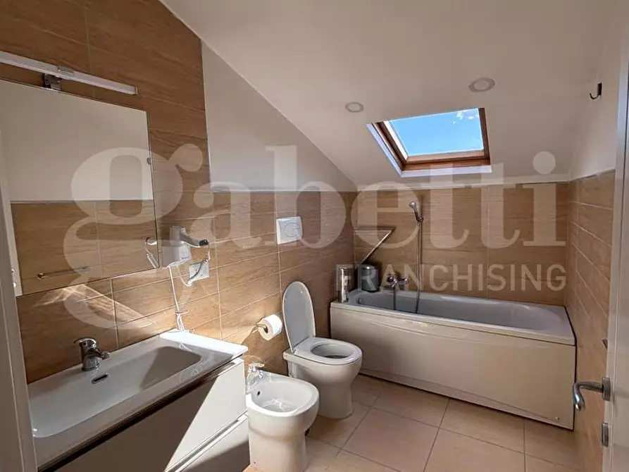 Immagine 12 di Appartamento in affitto  in Corso garibaldi a Napoli