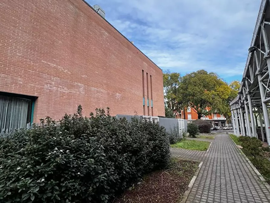 Immagine 9 di Negozio in affitto  in Via Andrea Costa, 154 a Bologna