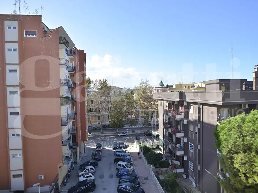 Immagine 11 di Appartamento in vendita  in Viale delle Repubblica, 60 a Bari