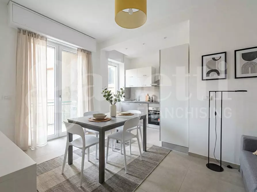 Immagine 2 di Appartamento in vendita  in Via Dante a Finale Ligure