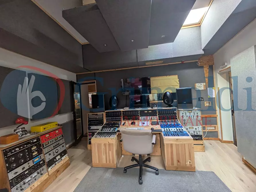 Immagine 6 di Magazzino in vendita  in Via del Testaio a Livorno