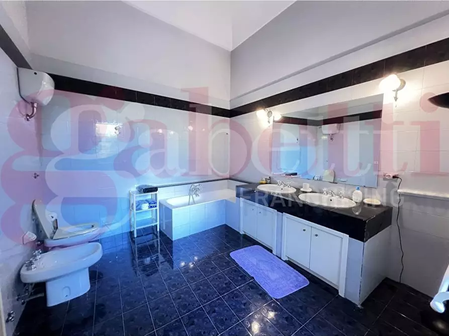 Immagine 32 di Villa in vendita  in Piazza Maria SS. del Rosario, 3/B a Guagnano