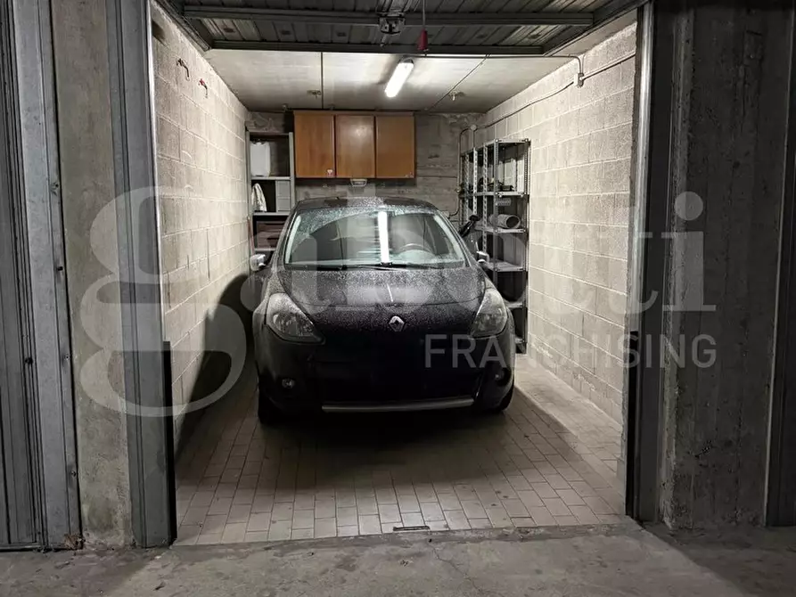 Immagine 3 di Box auto in vendita  in Via Vittor Pisani, 4 a Monza