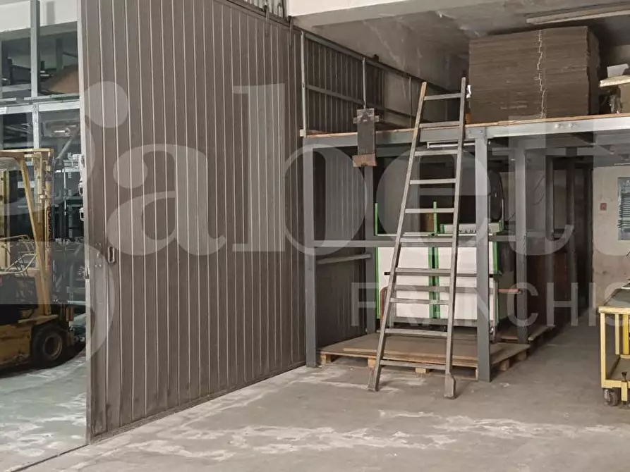 Immagine 11 di Magazzino in vendita  in Via Giacomo Leopardi, 21 a Gravina Di Catania