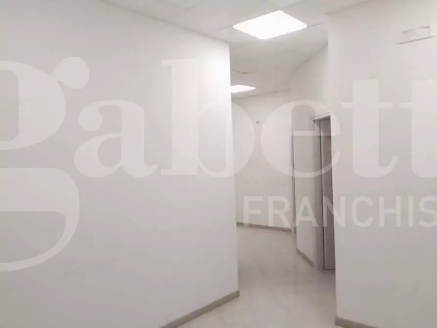 Immagine 10 di Ufficio in affitto  in Via Massimo Troisi, 5 a Orta Di Atella